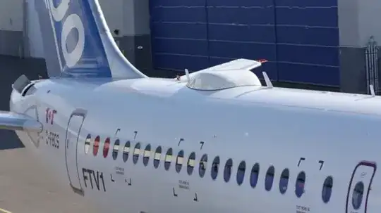 Ku-Band satellite pod