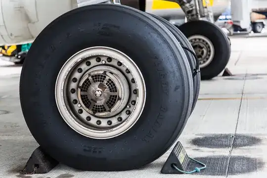 A318 main landing gear with fan visible in center