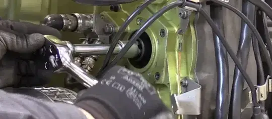 CFM56-7B handcranking drive pad (cover removed)