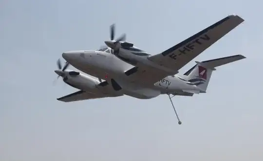 King Air B200 with underbelly antenna