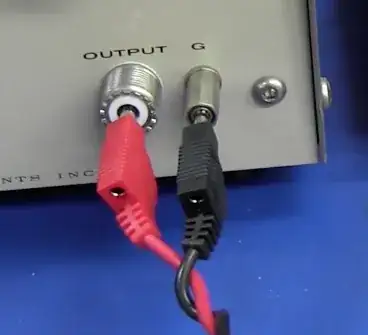 Two banana plug wires inserted in a SO-239 and binding post.
