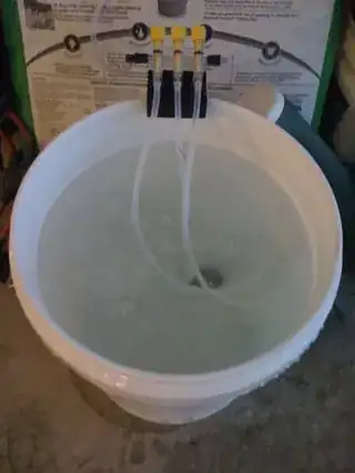 Aerating water in a bucket