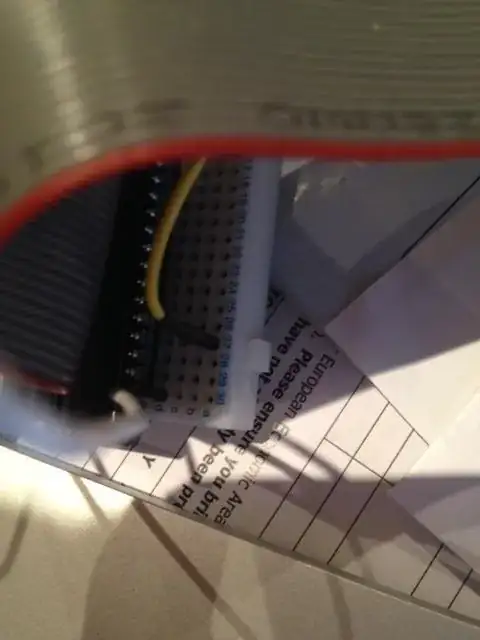 This shows the white wire going to the 3v3 pin and the yellow wire going to gpio4